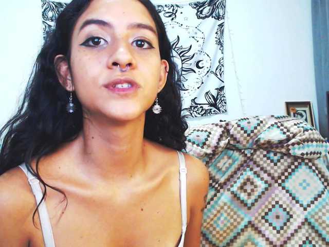 Fotogrāfijas AlinaWoolf Heyy welcome to my room, im new model, dont forget follow me and tip if u like the show, hot private open! GOAL BOOTY TEASE + SPANKS DOGGY ❤