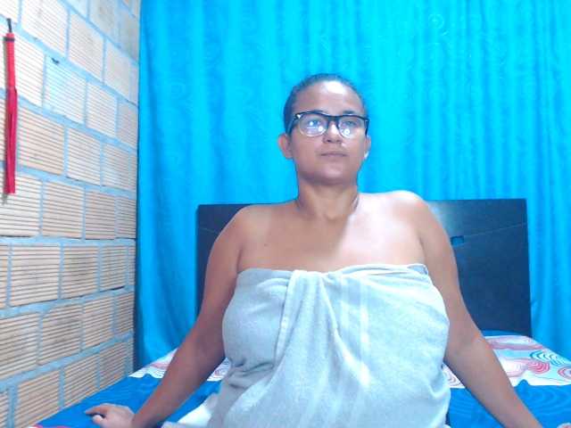 Fotogrāfijas isabellegree I am a very hot latina woman willing everything for you without limits love