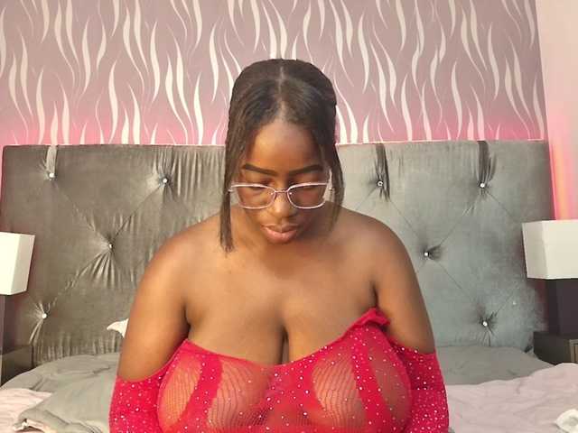 Fotogrāfijas KayaBrown ⭐I want to be a very playful girl today!⭐ ⭐GOAL: Squirt Time⭐ @remain